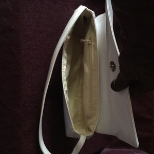 Guess small, white shoulder bag